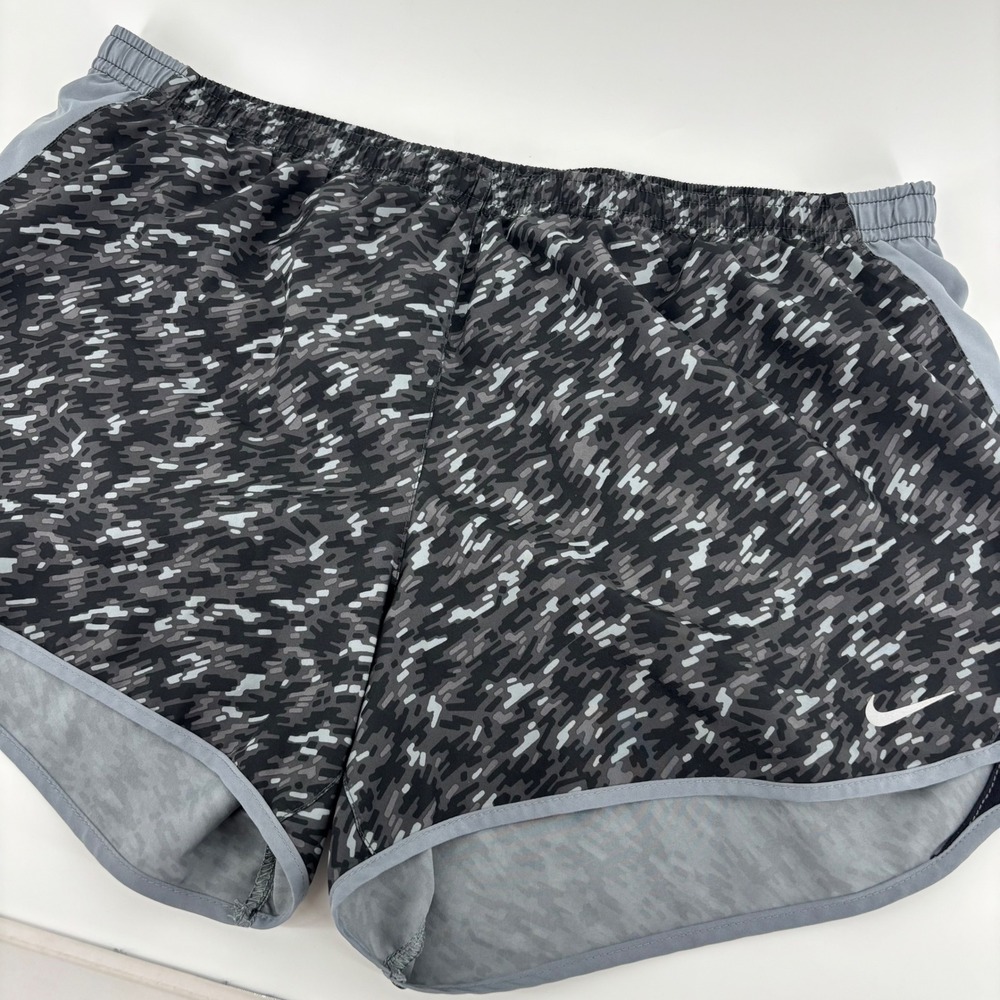 Nike Running Shorts Womens Large Grey Black Dri-FIT Digital Camo 832891 Workout